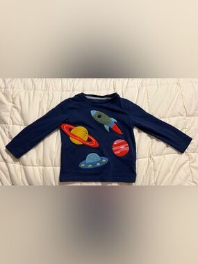 🚀 Mini Boden Space Applique Long-Sleeve Tee